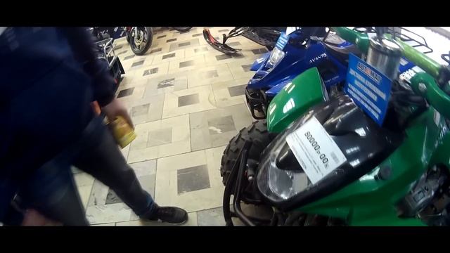 Мото-магазин в Москве. Зашли посмотреть. Bajaj