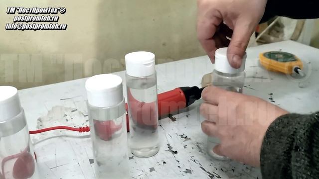 Оборудование для закручивания крышек с резьбой. Компактная ручная укупорочная машина. смотреть онлайн