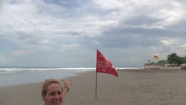 Пляжи Бали - Семиньяк в будний день Seminyak Beach