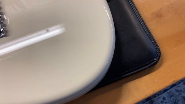 2020 Fender MIJ Japan Char Mustang White смотреть онлайн