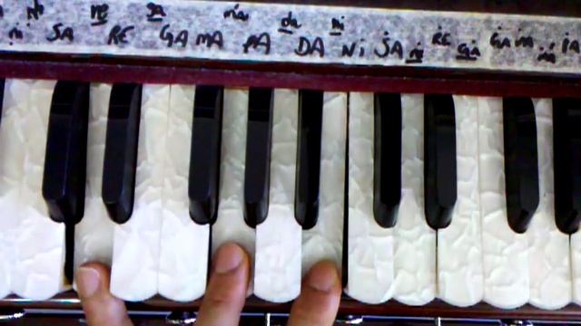 Learn how to play harmonium 06 (Govinda jaya jaya) смотреть онлайн