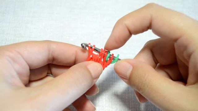КЛУБНИЧКА из резинок. Только крючок. Фигурки Rainbow Loom. Only hook Rainbow Loom . смотреть онлайн