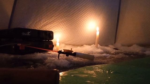 ЛОВЛЯ КАРАСЯ зимой на удочку. Зимняя рыбалка на карася. смотреть онлайн