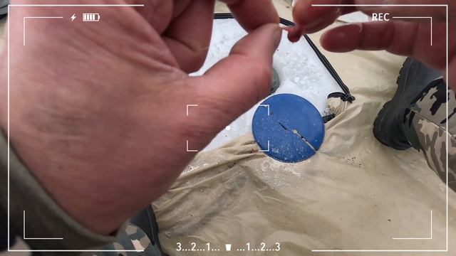 РЫБАЛКА В ГЛУХОЗИМЬЕ ПИТЕР ЯНВАРЬ 24 ГОДА.Чем хуже клев, тем меньше должна быть снасть. смотреть онлайн