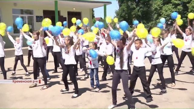 В Кременском районе школа получила новую спортплощадку от братьев Кличко смотреть онлайн