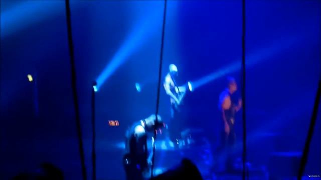 Rammstein - Till Tries To Climb Down The Stage During Haifisch - 14.12.11 Berlin [HD]