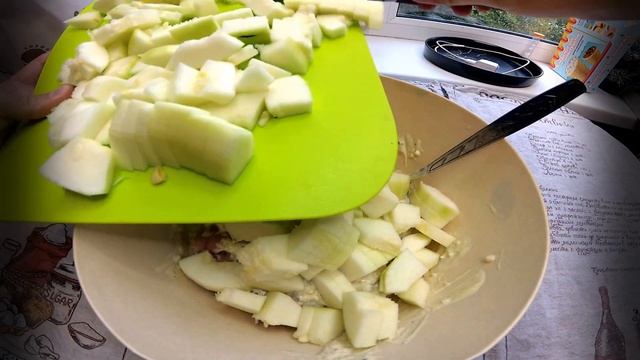 Куриные голени запеченные с кабачками в сметане / Идеальная курочка! смотреть онлайн