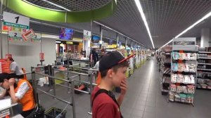 ЧТО КУПИТ ШКОЛЬНИК НА 500 РУБЛЕЙ / СХОДИЛ В McDonalds