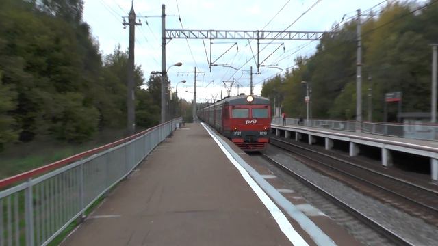 Электропоезд ЭР2Т-8010 платформа Театральная смотреть онлайн