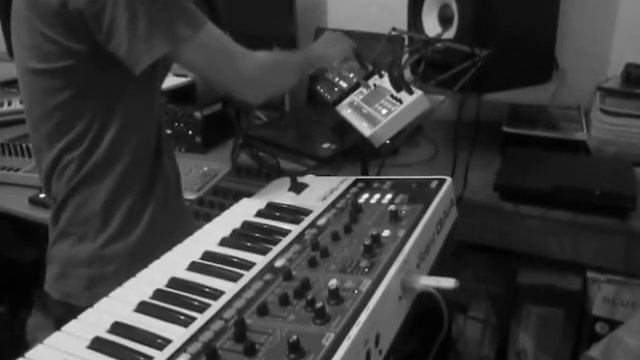 KORG Volca + Roland Gaia SH-01 - Model 357 (Carlos Native) смотреть онлайн