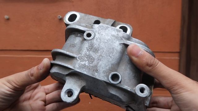 Volkswagen Engine Mount Replacement - New Vs Old Bad Mount Symptoms - Say Goodbye to Vibrations смотреть онлайн