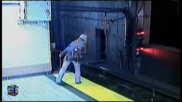 Drunk Female vs Oncoming Train! ♦ Rare DRAMATIC video of a near death experience.... смотреть онлайн