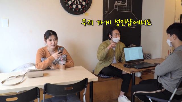 [몰카][SUB] xx를 썸녀두명이랑?ㅋㅋ찐한대화듣다가 미녀분 머리카락자랄뻔ㅋㅋ레전드커피숍나옴ㅋㅋKorean prank lmao смотреть онлайн