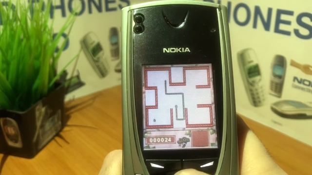 Playing snake game on Nokia 7650 - by Old Phones World смотреть онлайн