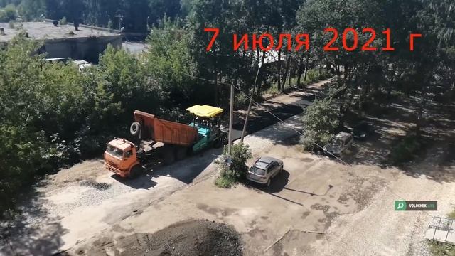 У бывшего молокозавода в Вышнем Волочке продолжаются дорожные работы по укладке асфальта