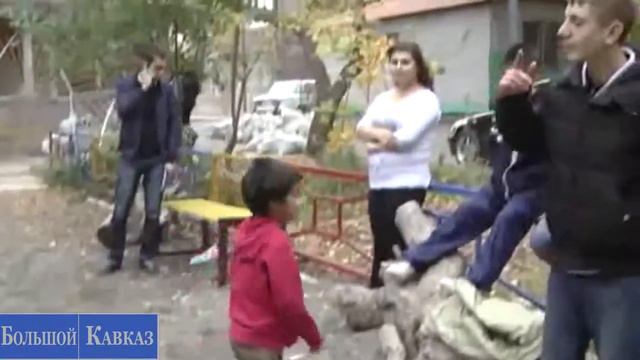 Армянская женщина усыновила 19 детей. Видео от 2012г. смотреть онлайн