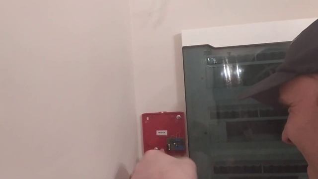 Кнопка оповещения пожарной сигнализации Юнитест ИПР И смотреть онлайн