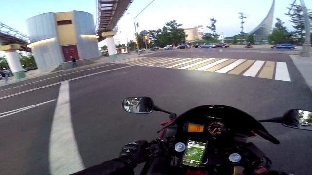 Нашел закрытый район и повеселился. ВДНХ. Honda CBR 600 F4i смотреть онлайн
