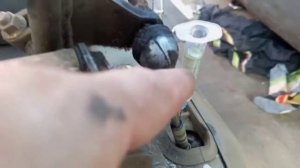 Если передачи на грузовике туго включаются. Смазка тросиков переключения передач на FUSO Fighter.