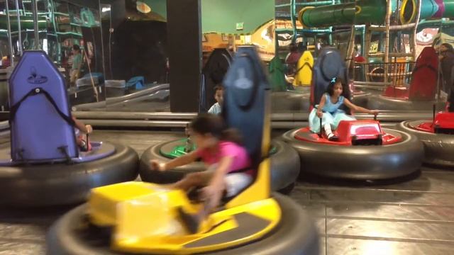 Bumpy ride in Bumper cars @ The Jungle Fun & Adventure смотреть онлайн