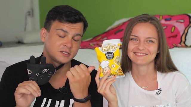 ЧТО У МЕНЯ ВО РТУ?! Личинки с сыром! Пробуем странные азиатские продукты, консервы|Реакция,испытани