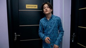 НЕДЕТСКИЙ СПОР! Кто ПРОБЕЖИТСЯ по школе БЕЗ ОДЕЖДЫ?