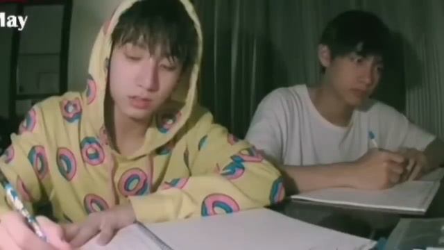 El inicio de taekook y las confusiones de un nuevo sentimiento apareciendo entre los dos. смотреть онлайн