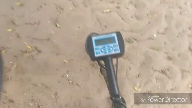 Набережный пляж. Коп на пляже. Монеты СССР, ходячка и много разного. смотреть онлайн