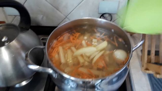 Суп рыбный, бюджетный, из хребта семги. смотреть онлайн