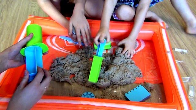 Кинетический песок! Строим замки, ломаем и строим заново!Kinetic sand! смотреть онлайн