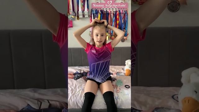 Прическа на тренировку #ульянамишкурова2013 #гимнастка #спорт #rg #tutorial #тренеровка #прическа смотреть онлайн