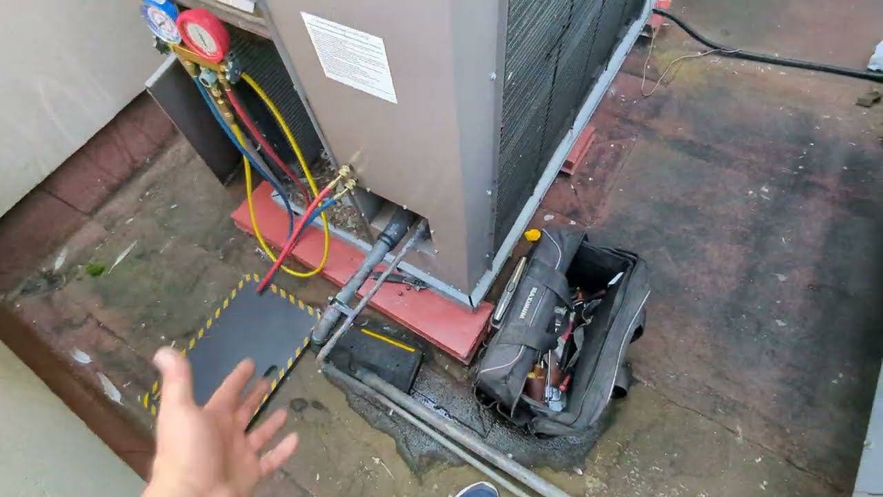 Rooftop repair in Barrie. Commercial. Licensed Technician. Fan motor problem смотреть онлайн