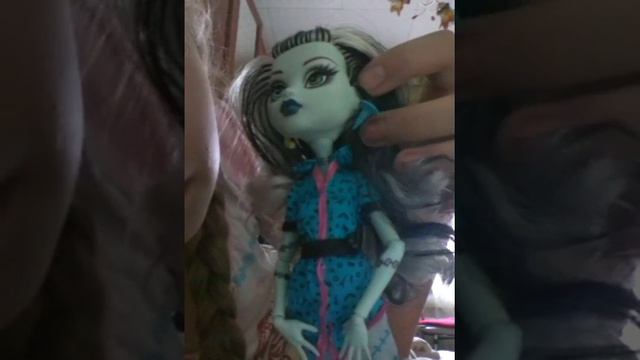 Обзор на куклу Monster high Френки Штейн Скариж смотреть онлайн