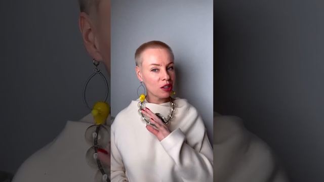 Дымчатый цвет колье "Шары" и солнечный желтый в сережках. PJ MURANO смотреть онлайн