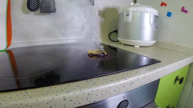 Lamborghini burnt in the kitchen | Ламборгини сгорела на кухне! смотреть онлайн