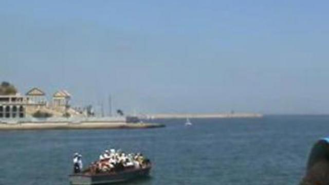 Танки стреляют по кораблям - День российского флота в Севастополе 2007 г смотреть онлайн