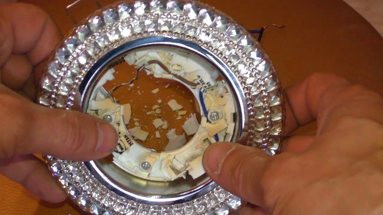 Офигеть! Потолочные Светильники развалились за пол года, пришлось заменить патрон смотреть онлайн