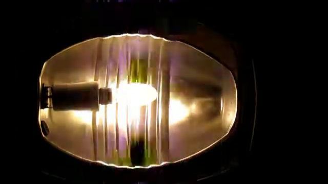 Halogenidová výbojka Osram HQI-E 150W / WDL a svítidlo Elektrosvit 444 23 15 ''Velbloud" смотреть онлайн