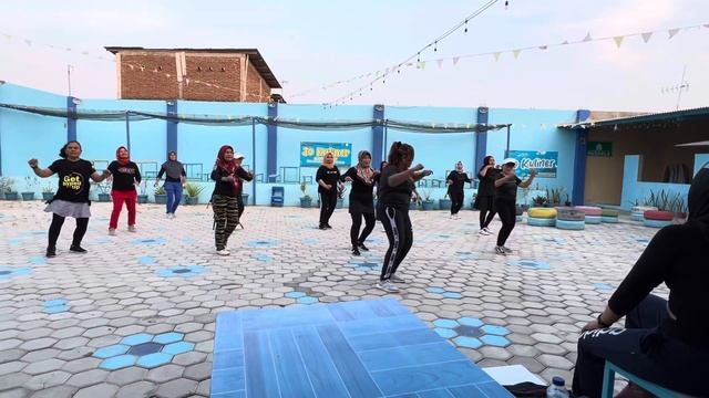 Senam Kreasi Terlambat#mudah #remix #kreasi@nitacallistakhanza смотреть онлайн