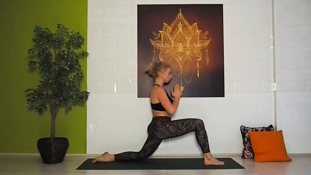 Чандра Намаскар. Приветствие луне. Йога за 10 минут. смотреть онлайн