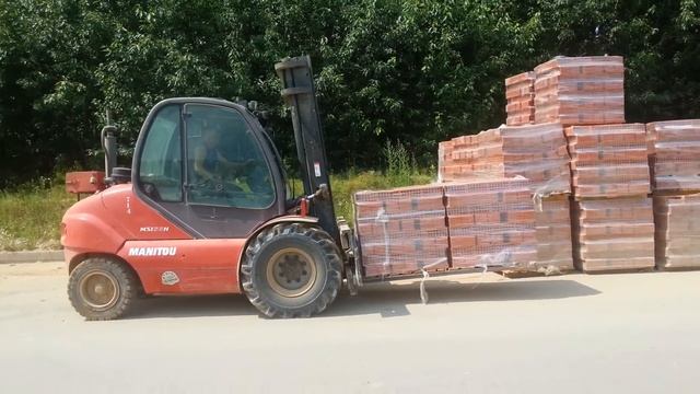 Monitou MSI 50 берет 2 поддона кирпича смотреть онлайн