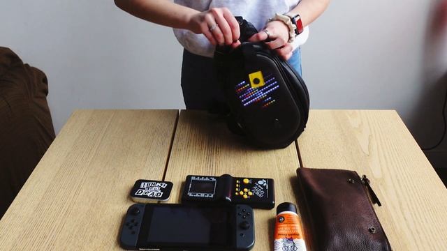 Поясная сумка Divoom Pixoo C - о вместимости