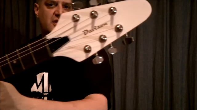 MOUNTAINOUS SHOWS YOU HIS 3 NEW ELECTRIC GUITARS, FENDER, LES PAUL, AND THE FLYING V. смотреть онлайн