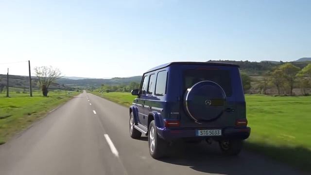 2018 Mercedes Benz G Class G500 brilliant blue driving смотреть онлайн