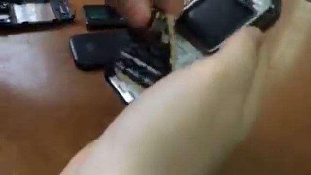 Разбор телефон Нокиа от лени с одноклассниками даунами смотреть онлайн