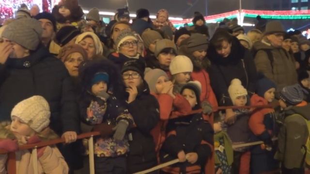 В Гомеле зажглась Новогодняя Елка смотреть онлайн