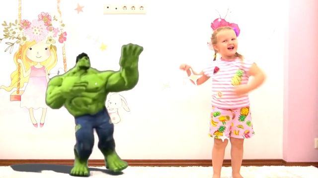 Супергерои оживают из раскраски Танцы с супергероями Superheroes Dance with Kira смотреть онлайн