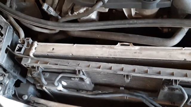 Чистка радиатора мерседес 221 V 12 Biturbo,без снятие