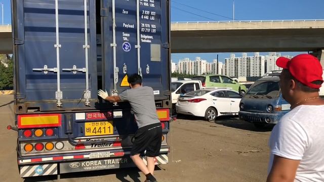 Загрузка машин в контейнеры . SKoreaCar - это всегда качество подбора Вашего авто.