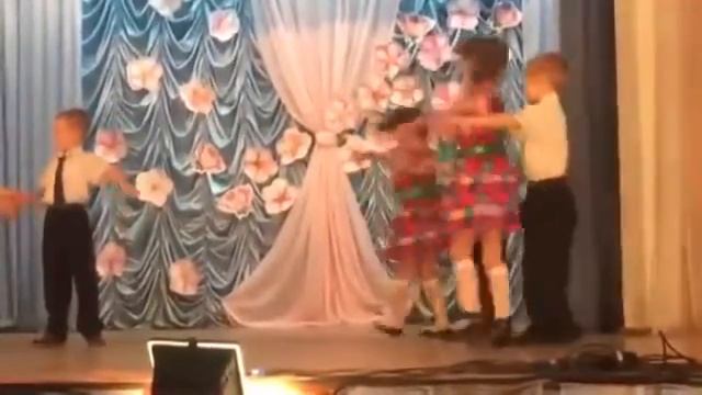 Стиляги МБДОУ Чертковский детский сад №1 Муз рук Лукина Н А смотреть онлайн